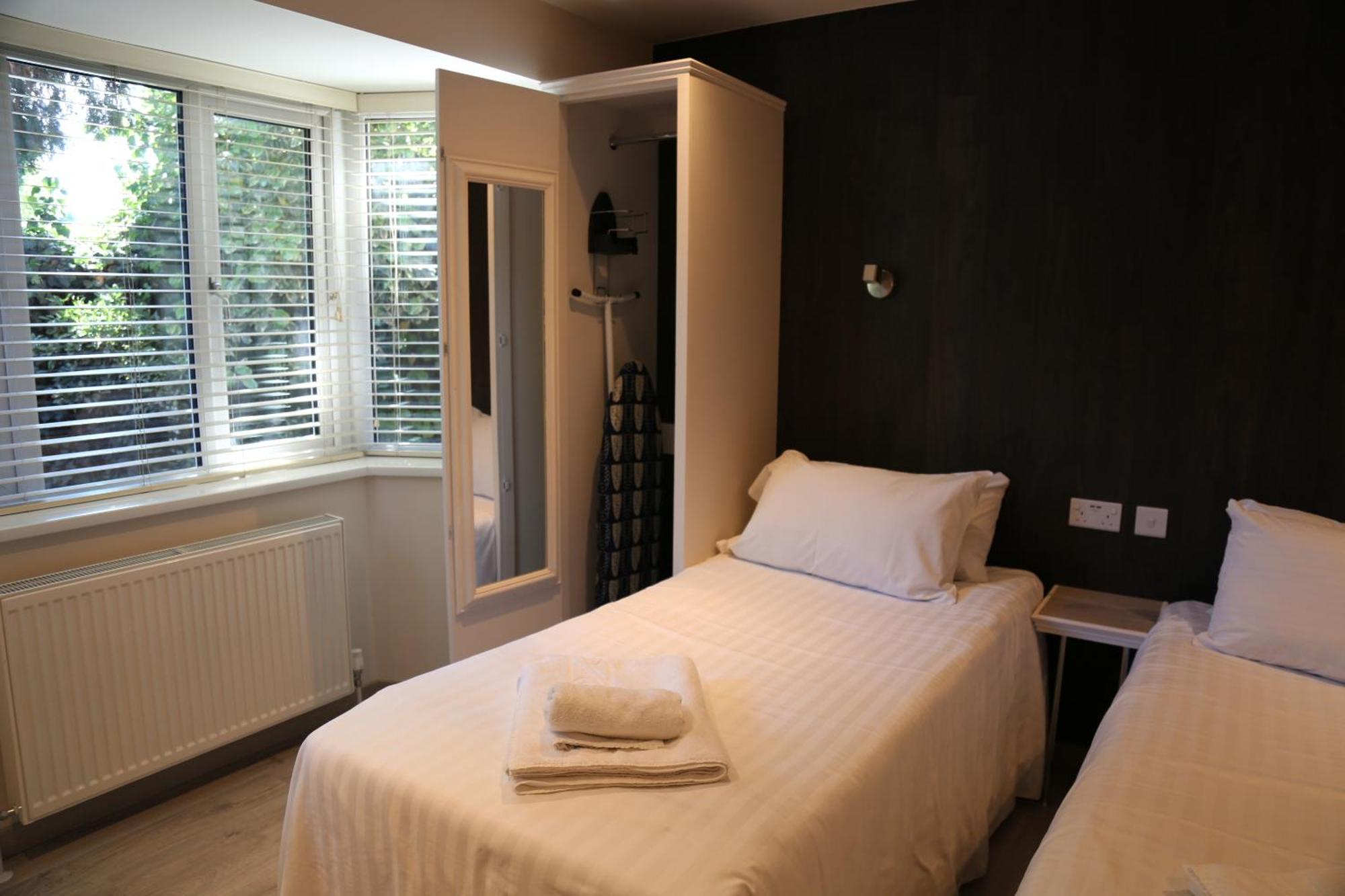 Bed & Breakfast Debden Hillingdon