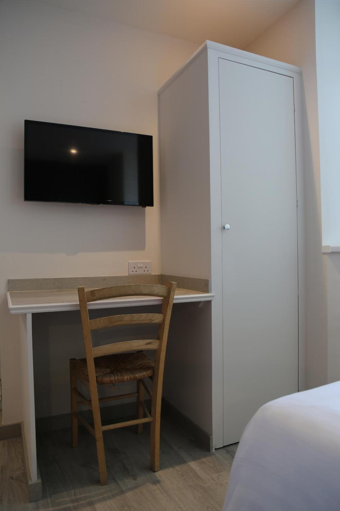 Debden Bed & Breakfast Hillingdon